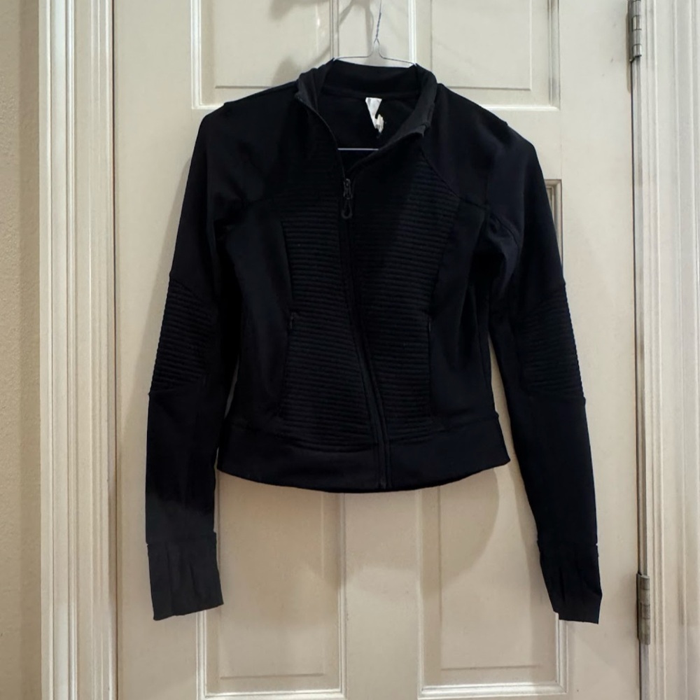 Mondetta Black Bomber Jacket Velvet Cropped